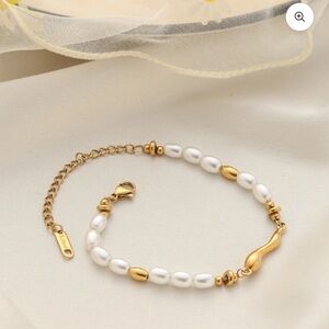 Gold Lucky Horn Freshwater Pearl Bracelet